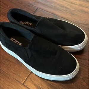 Women's slip on platform shoes